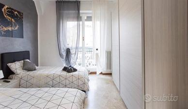 Stanza condivisa con balcone