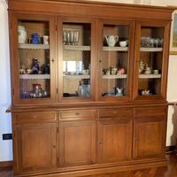 Mobile con vetrinette in legno