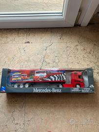 Camion giocattolo Mercedes