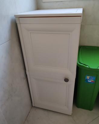 Mobile basso in plastica