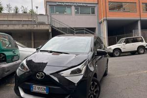 TOYOTA AYGO 2019 cambio automatico nera