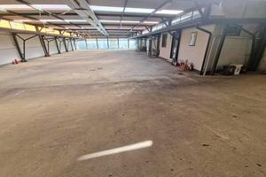 Ad. via de pinedo-ampio locale per grandi attività