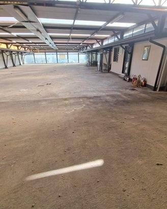 Ad. via de pinedo-ampio locale per grandi attività