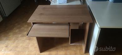 scrivania porta PC con slot per case
