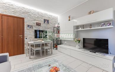 TRILOCALE COMPLETAMENTE RISTRUTTURATO CON CUCINA A