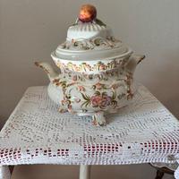 Zuppiera vintage in ceramica decorata a mano