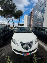 ypsilon 