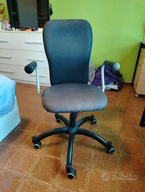 Sedia da scrivania con rotelle 