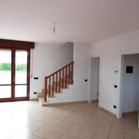 Immersa nel verde con giardino e terrazzo