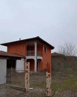 Immobile in asta di 158 m² con 4 locali a Stroppia