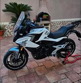 CF MOTO MT 700 2024-  permuto  con  SCOOTER 