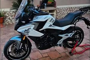 CF MOTO MT 700 2024-  permuto  con  SCOOTER 