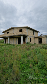 Villa bifamiliare in fase di costruzione