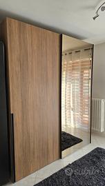 Armadio moderno ed elegante con ante scorrevoli