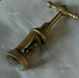 Vecchio cavatappi, apribottiglie vintage