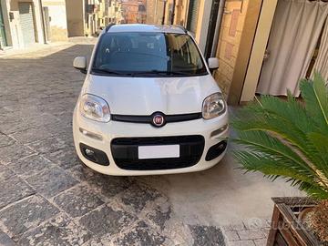 Fiat Panda 1.3 multijet da 75 CV, bianca, 5 posti