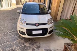 Fiat Panda 1.3 multijet da 75 CV, bianca, 5 posti