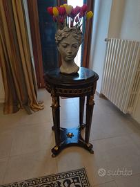 tavolino antico con inserto in ottone 