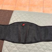 Fascia lombare Zandonà e guanti Dainese