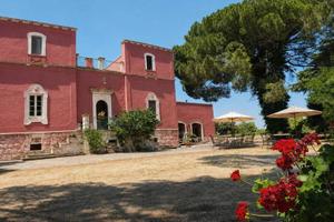 Rustico / Casale di 667 m² con più di 5 locali a C
