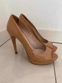 Scarpe marchio MIU MIU in vernice rosa cipria