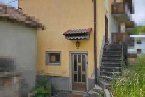 Casa a schiera arredata con giardino