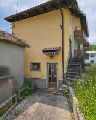 Casa a schiera arredata con giardino