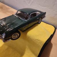 Aston Martin db5 autoart 1:18