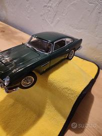 Aston Martin db5 autoart 1:18