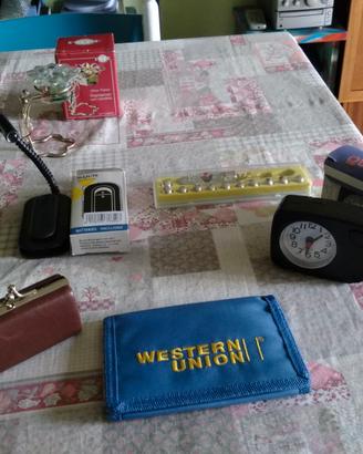 set 8 oggetti laser, sveglia, 2 soprammobili, port