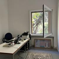 Stanza uso ufficio in condivisione