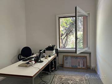 Stanza uso ufficio in condivisione