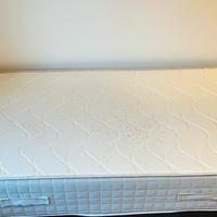 Materasso memory foam singolo marca Mentor;