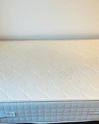 Materasso memory foam singolo marca Mentor;