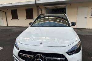 MERCEDES BENZ GLA 200D COME NUOVA
