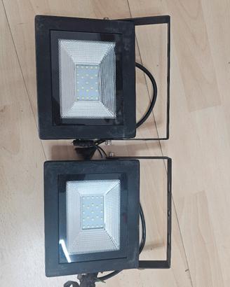 Coppia faretti led da esterno, 28 led, luminosi