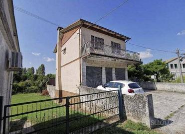 Immobile in asta di 480 m² con 3 locali a Porto To