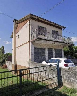Immobile in asta di 480 m² con 3 locali a Porto To