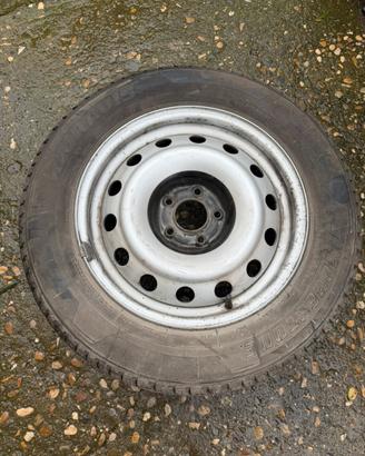 Gomma bridgestone duravis 215 60 16C