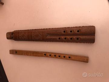 Flauti in legno intagliato