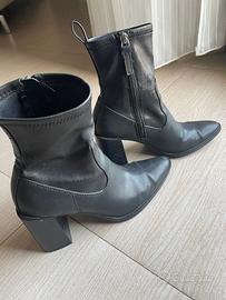 Stivaletti neri in pelle