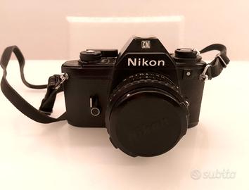 Fotocamera Nikon EM Reflex 35mm