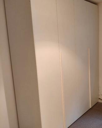 Grande armadio a 4 ante battenti in legno nuovo