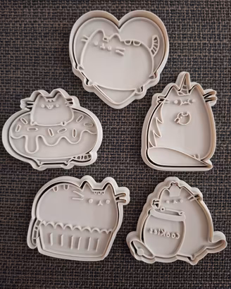 Set 5 Stampini / Tagliabiscotti Tema Pusheen