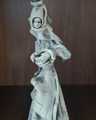 Statua in ceramica artistica