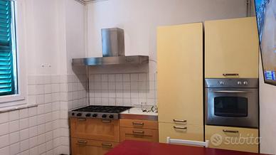 X ditte e aziende 3 camere 5 posti letto zona port