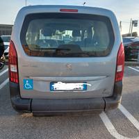 Peugeot Rifter adattato per trasporto disabili