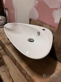 Lavandino in ceramica a vongola