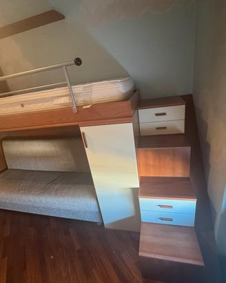 Letto a soppalco con mensole, scala e cassetti