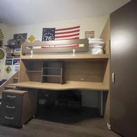 Letto a castello con armadio e cassettiera